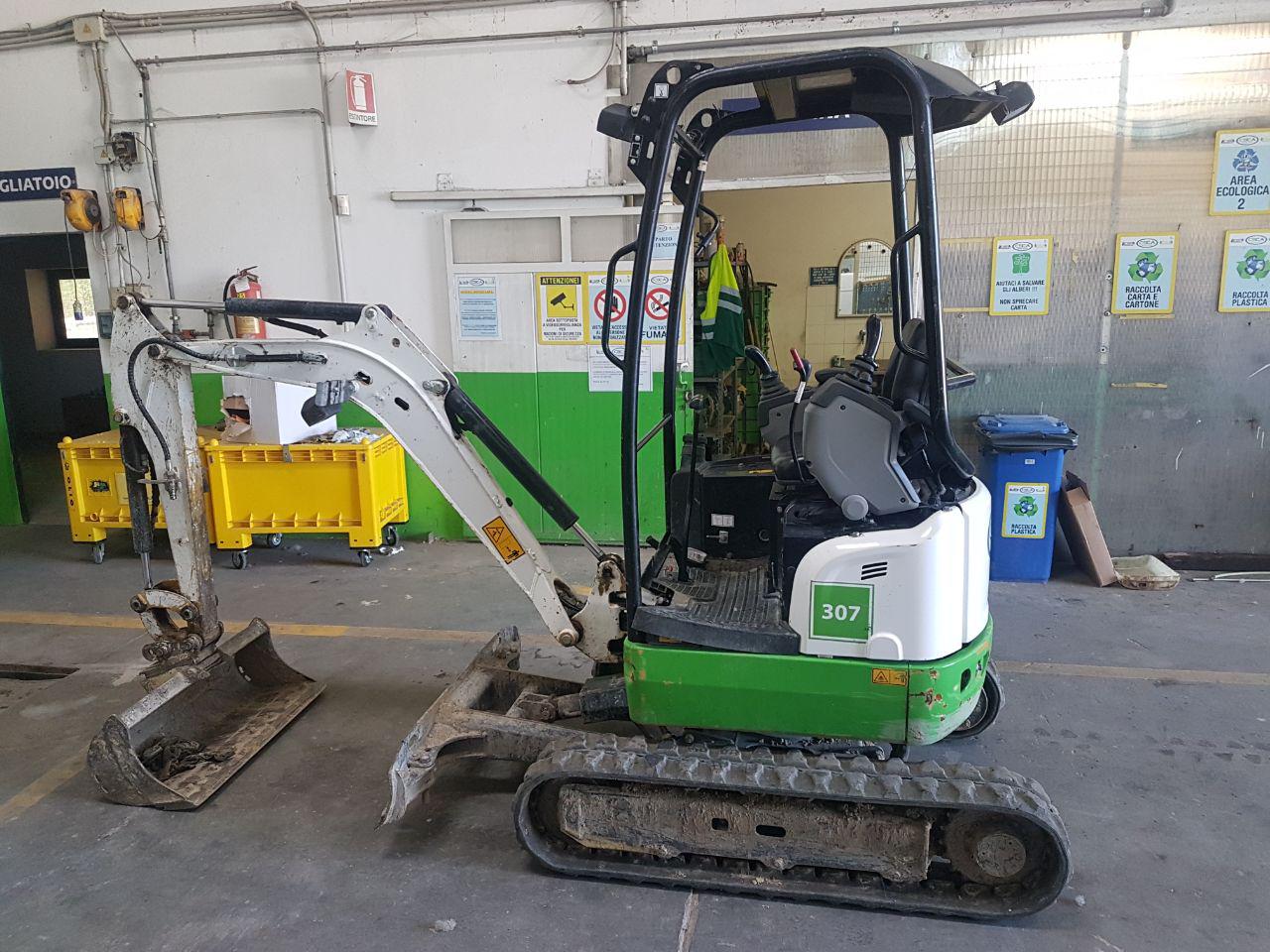 TAGLIANDO MINIESCAVATORE CAT 301.7 DCR