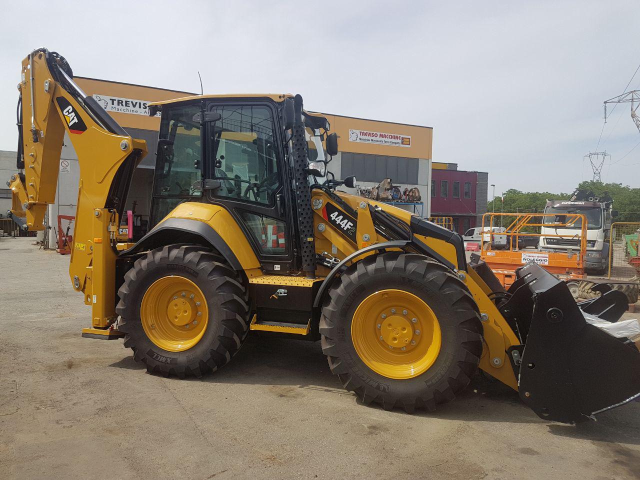 PREPARAZIONE NUOVA TERNA CAT 444F2 CON ATTACCO RETROMATIC PER LA CONSEGNA