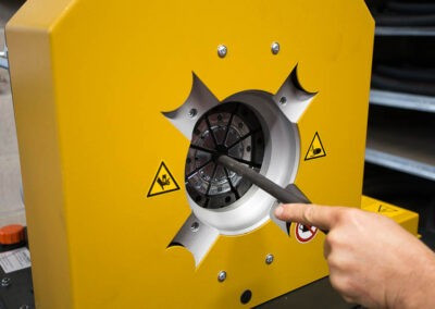 Regolazione della pressa per tubi idraulici