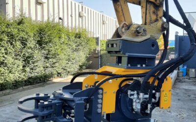 Allestimento vibroinfissore con pinza afferra pali